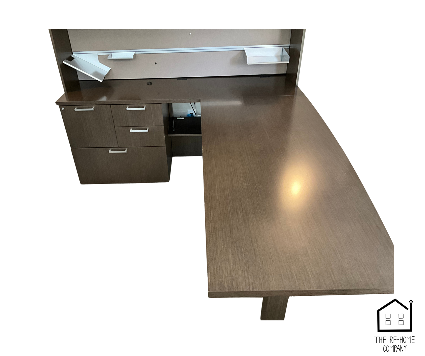 Spacious_Executive_Desk_Front